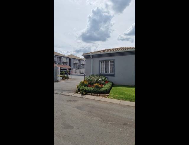 2 BEDROOM APARTMENT FOR SALE IN BRAKPAN NORTH